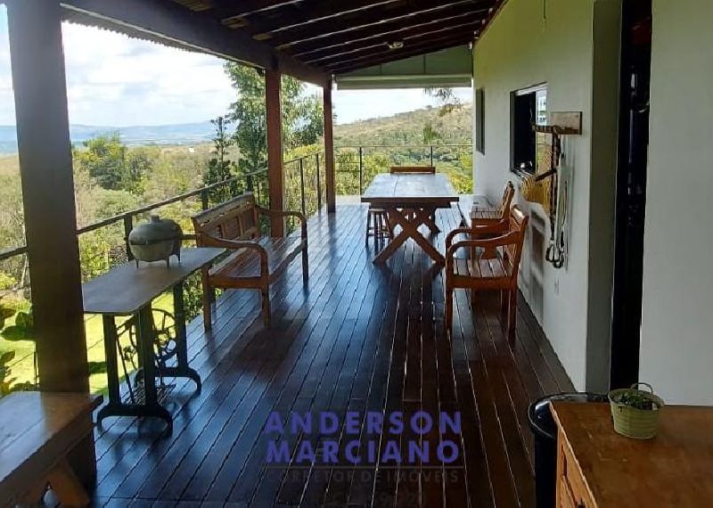 SÍTIO À VENDA EM CARRANCAS – VISTA ESPETACULAR, INFRAESTRUTURA PRONTA PARA MORAR OU INVESTIR