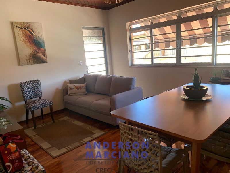 Casa à Venda – Conforto e Espaço em Local Tranquilo