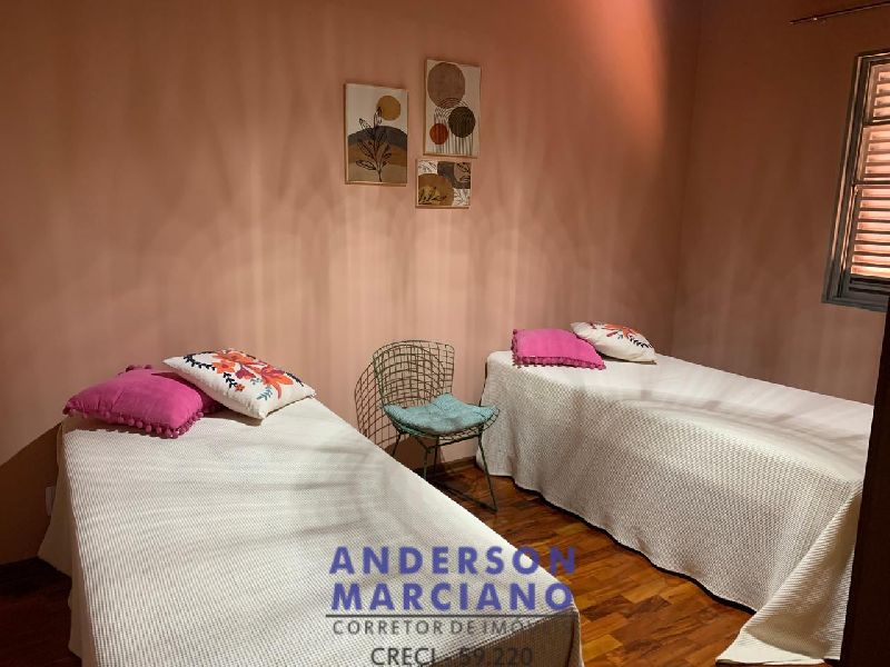 Casa à Venda – Conforto e Espaço em Local Tranquilo