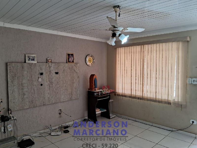 Casa à Venda – Localização Central
