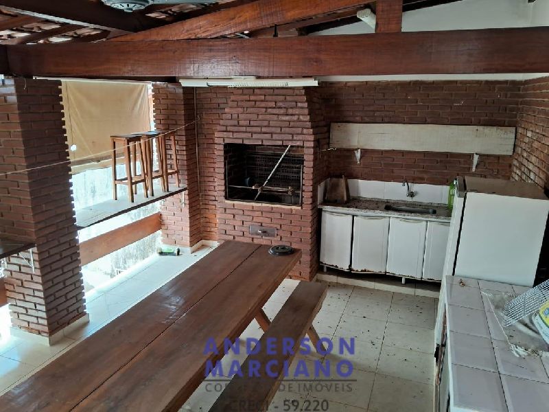 Casa à Venda – Localização Central
