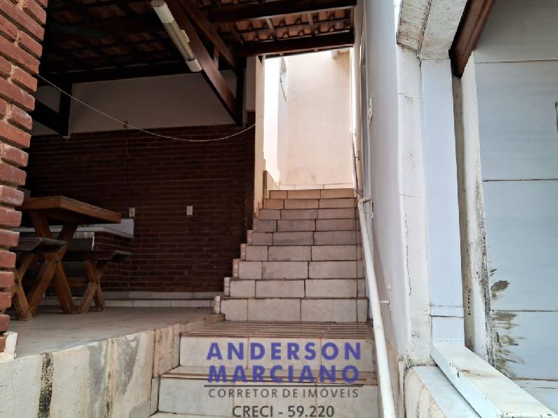 Casa à Venda – Localização Central