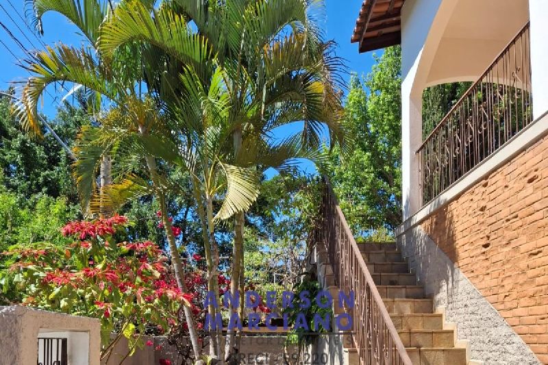 Casa à Venda em Serra Negra – Totalmente Mobiliada