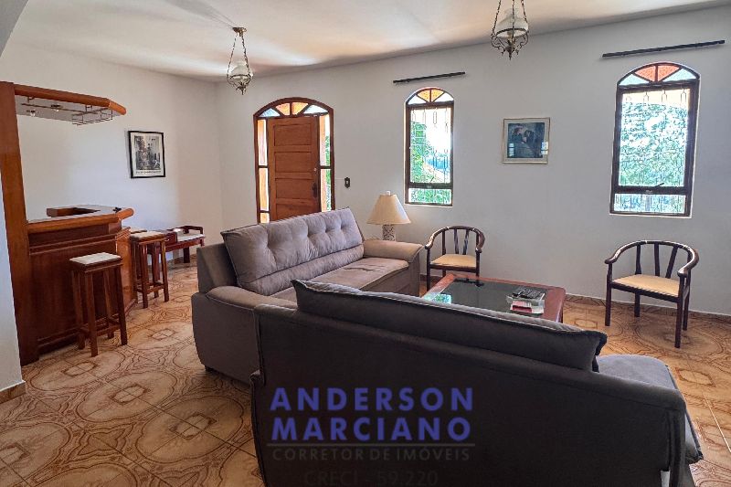 Casa à Venda em Serra Negra – Totalmente Mobiliada