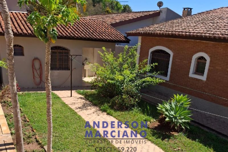 Casa à Venda em Serra Negra – Totalmente Mobiliada