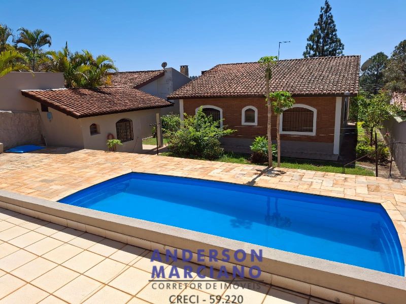 Casa à Venda em Serra Negra – Totalmente Mobiliada