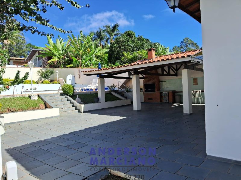 Linda Chácara à Venda – Serra Negra