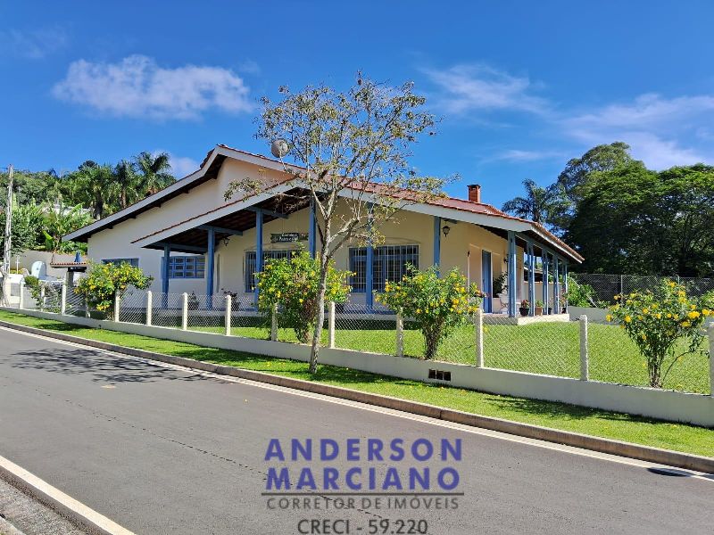 Linda Chácara à Venda – Serra Negra