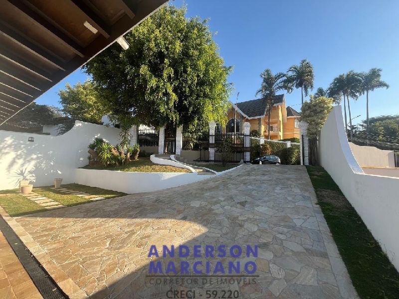 Casa Nova à Venda – Bairro Nobre com Vista para as Montanhas