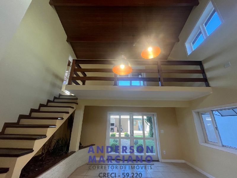 Casa Nova à Venda – Bairro Nobre com Vista para as Montanhas