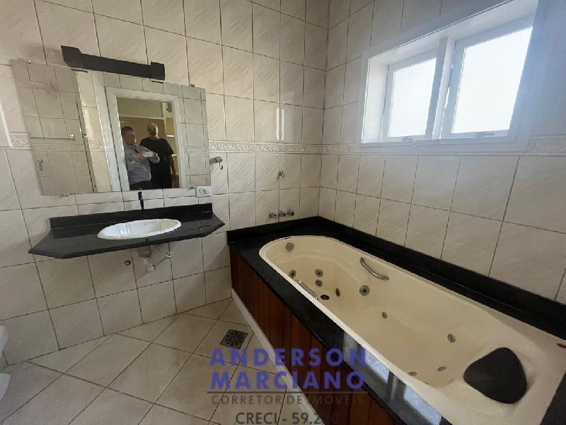 Casa Nova à Venda – Bairro Nobre com Vista para as Montanhas