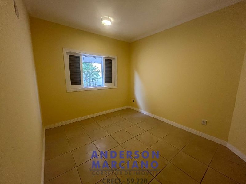 Casa Nova à Venda – Bairro Nobre com Vista para as Montanhas