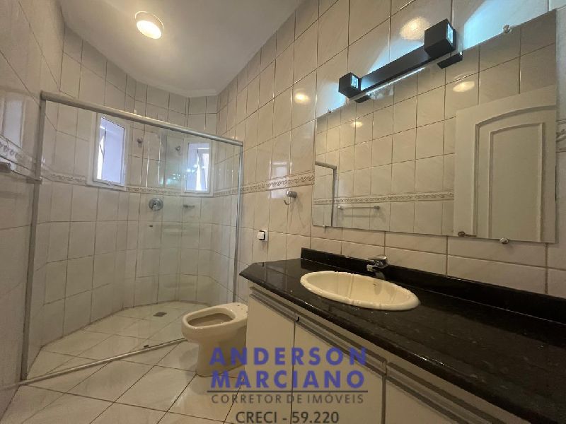 Casa Nova à Venda – Bairro Nobre com Vista para as Montanhas