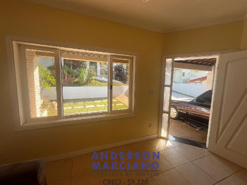 Casa Nova à Venda – Bairro Nobre com Vista para as Montanhas