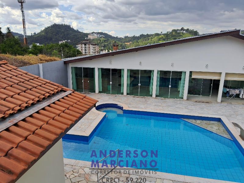 Belíssima Casa à Venda – Próxima ao Centro