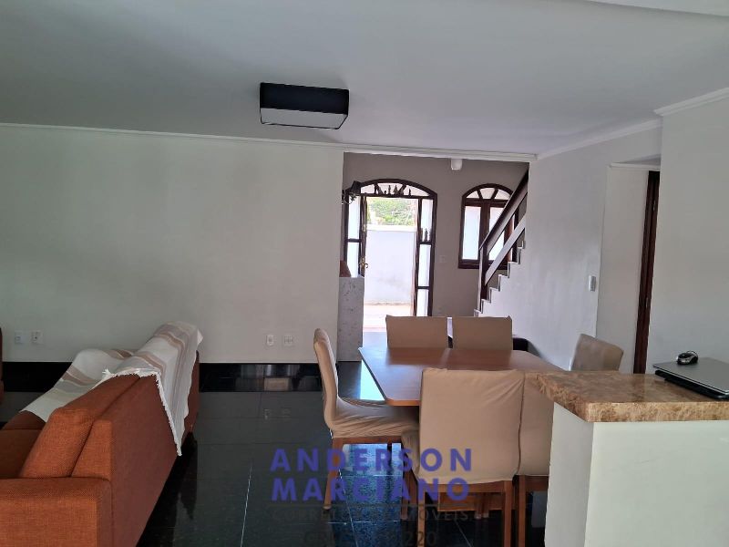 Belíssima Casa à Venda – Próxima ao Centro