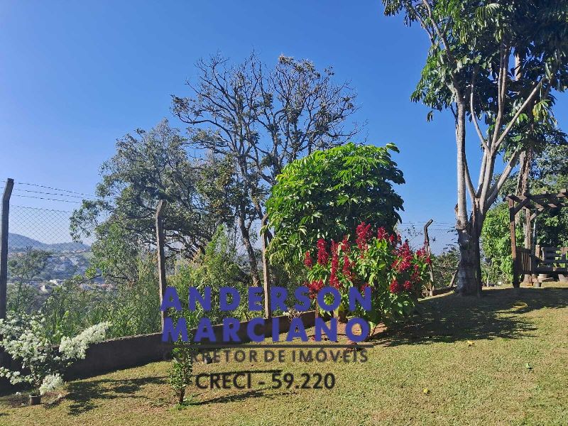 Lindíssima Chácara à Venda – Região de Alto Valor Imobiliário