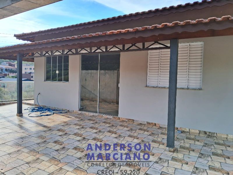 Casa à Venda – Próxima ao Centro de Serra Negra