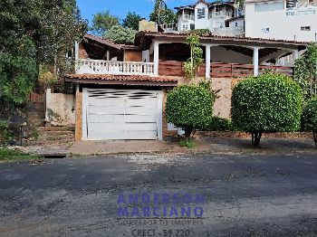Belíssima residência com alto padrão de acabamento!