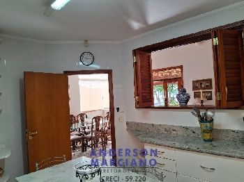 Belíssima residência com alto padrão de acabamento!