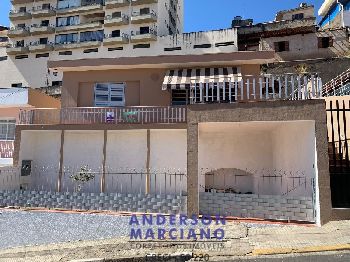 Casa à Venda – Conforto e Espaço em Local Tranquilo