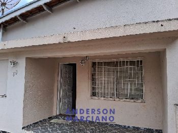 Casa à Venda – Localização Central