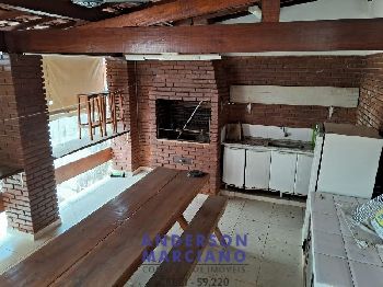 Casa à Venda – Localização Central