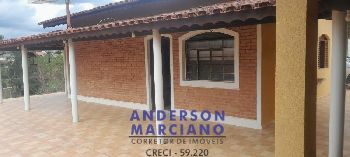 Casa à Venda – Amplo Terreno e Espaço para Lazer