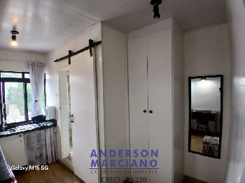 Kitnet Central à Venda – Totalmente Reformada