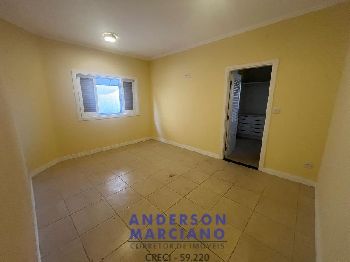 Casa Nova à Venda – Bairro Nobre com Vista para as Montanhas