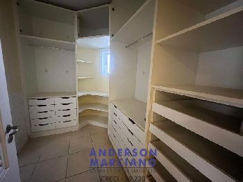 Casa Nova à Venda – Bairro Nobre com Vista para as Montanhas