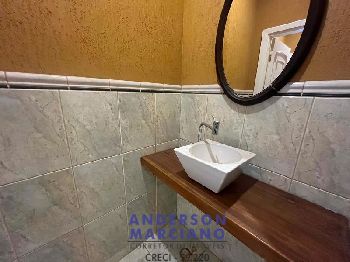 Casa Nova à Venda – Bairro Nobre com Vista para as Montanhas