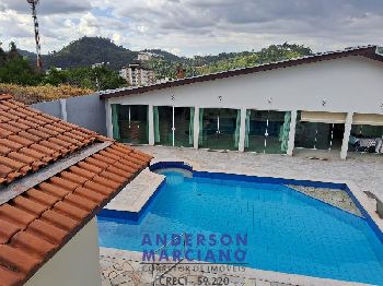 Belíssima Casa à Venda – Próxima ao Centro
