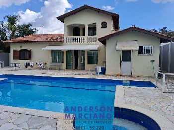 Belíssima Casa à Venda – Próxima ao Centro