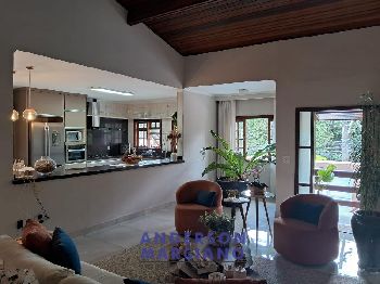 Lindíssima Residência à Venda – Bairro Nobre de Serra Negra