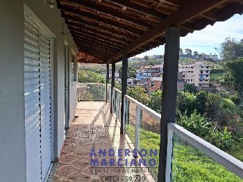 Casa à Venda – Próxima ao Centro de Serra Negra