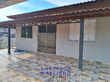 Casa à Venda – Próxima ao Centro de Serra Negra
